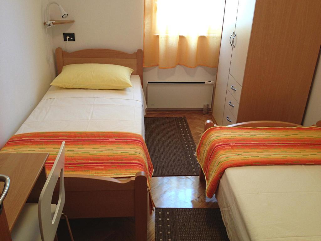 Kristian Apartments ポドストラナ エクステリア 写真