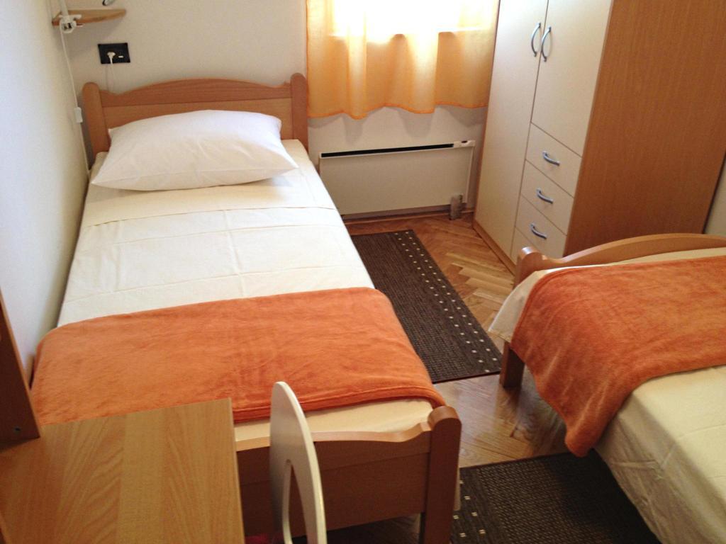 Kristian Apartments ポドストラナ エクステリア 写真
