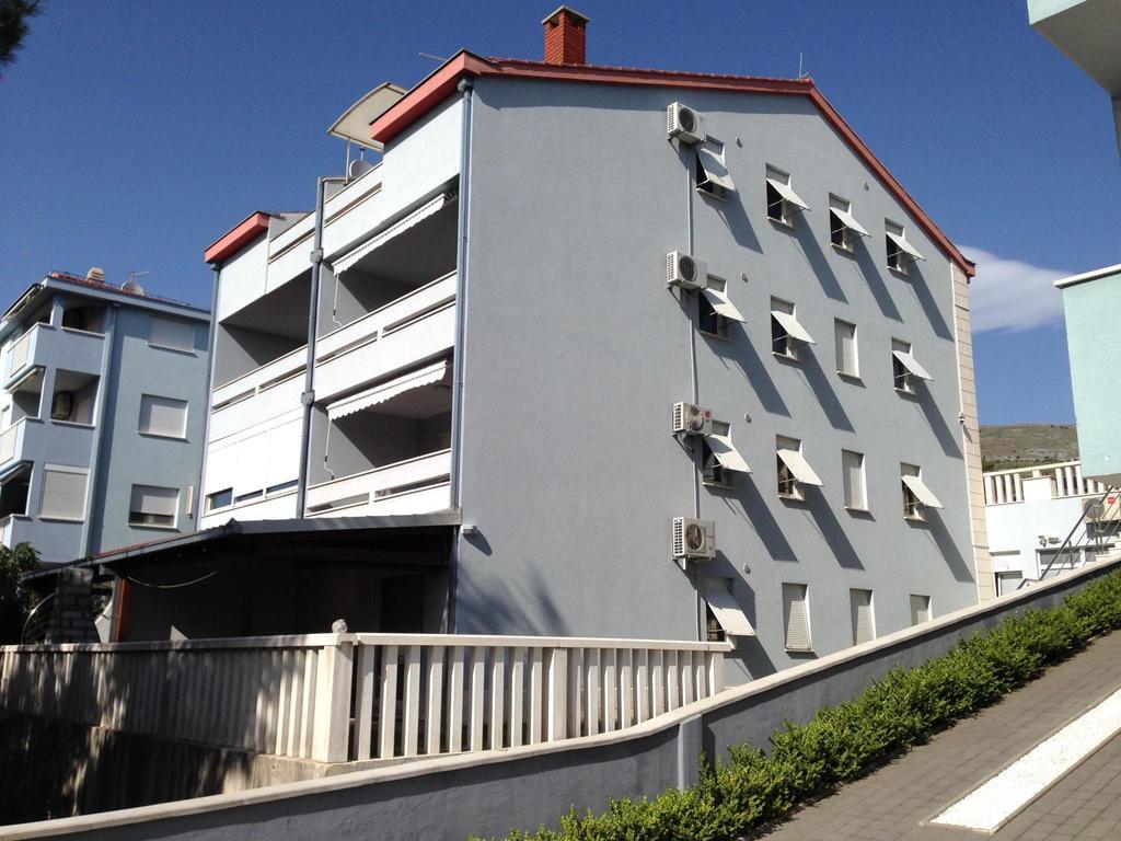Kristian Apartments ポドストラナ エクステリア 写真
