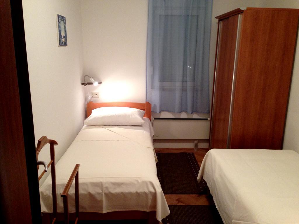 Kristian Apartments ポドストラナ エクステリア 写真